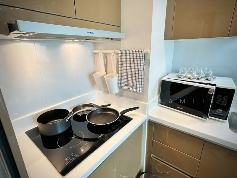 Siri At Sukhumvit, Bangkok, 902 Sukhumvit Road, Phra Kanong, Khlong Toei, Bangkok, 2 Bedrooms, 70 sqm, Condo For Rent, by Rattanaporn Khamlit, 500491434 - DDproperty.com