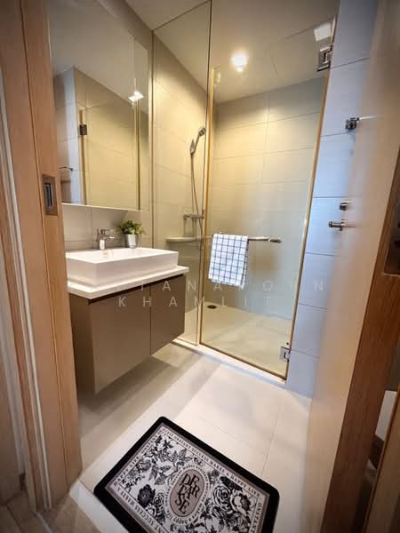 Siri At Sukhumvit, Bangkok, 902 Sukhumvit Road, Phra Kanong, Khlong Toei, Bangkok, 2 Bedrooms, 70 sqm, Condo For Rent, by Rattanaporn Khamlit, 500491434 - DDproperty.com