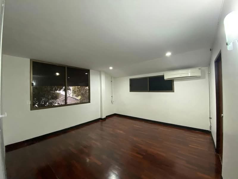 ให้เช่าบ้านเดี่ยว/โฮมออฟฟิศ 390 ตรม. ห้วยขวาง โซนเลียบด่วน-เอกมัย-รามอินทรา ถนนประชาอุทิศ กรุงเทพฯ, Bangkok, Wang Thonglang, Bangkok, 10+ Bedrooms, 390 sqm, Single Detached House For Rent, by ณภัทร พรสิริเมธากุล, 500491567 - DDproperty.com