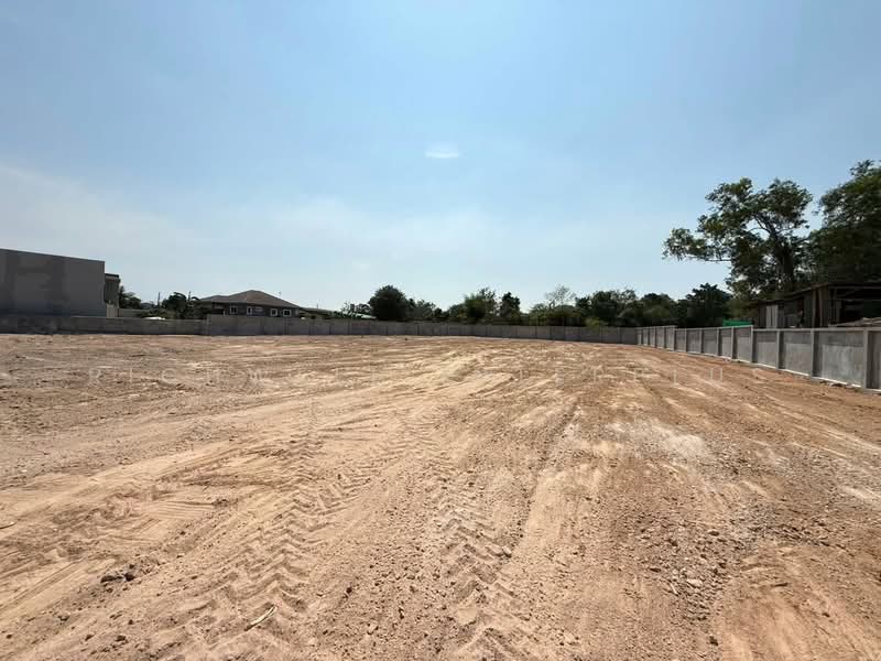 Land for sale in Nong Prue, Pattaya, 2 rai (approx. 0.8 acres), already filled and leveled, Chon Buri (Pattaya), Nong Pru, Bang Lamung (Pattaya), Chon Buri (Pattaya), , 4,075 sqm, Land For Sale, by RICHWELL INTERPLUS, 500491692 - DDproperty.com