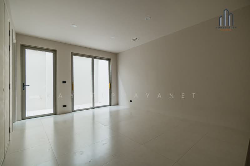 Luka Courtyard Ekamai, Bangkok, Bang Kapi, Huai Khwang, Bangkok, 4 Bedrooms, 450 sqm, Townhouse For Sale, by Kay Tippayanet, 500491787 - DDproperty.com