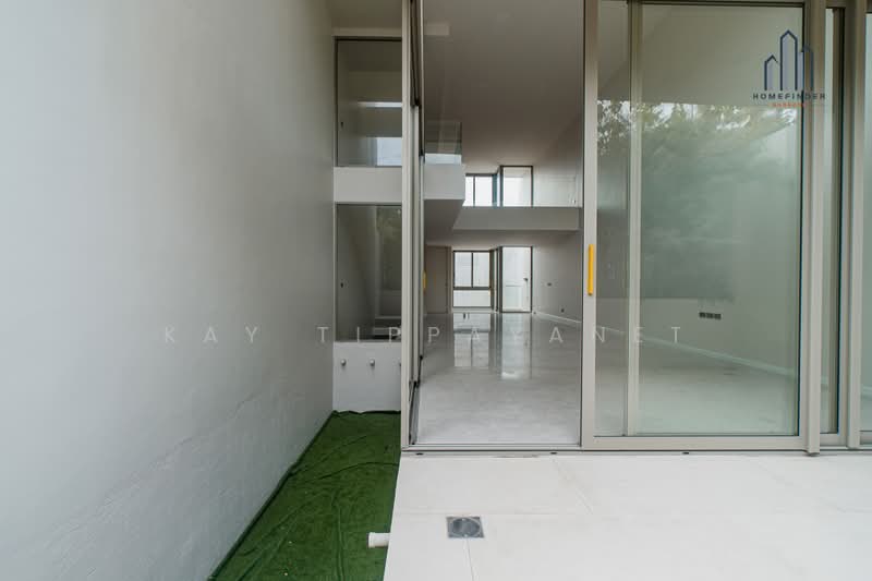Luka Courtyard Ekamai, Bangkok, Bang Kapi, Huai Khwang, Bangkok, 4 Bedrooms, 450 sqm, Townhouse For Sale, by Kay Tippayanet, 500491787 - DDproperty.com