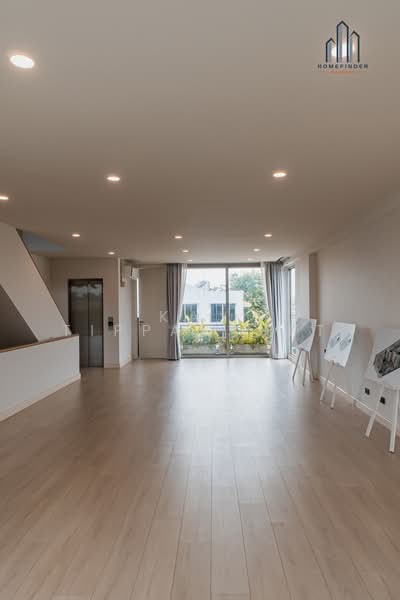 Luka Courtyard Ekamai, Bangkok, Bang Kapi, Huai Khwang, Bangkok, 4 Bedrooms, 450 sqm, Townhouse For Sale, by Kay Tippayanet, 500491855 - DDproperty.com