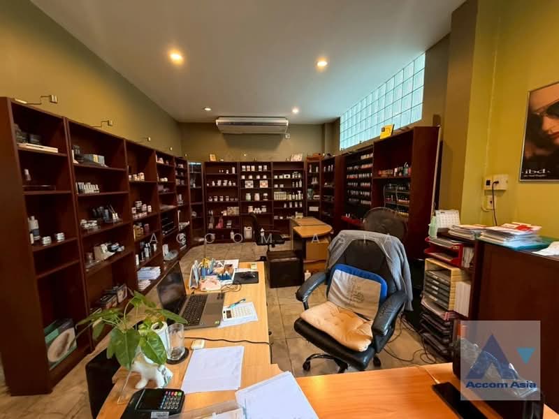 Home Office 4 Bedrooms House for Rent in Sukhumvit, Bangkok near BTS Thong Lo at Sukhumvit Villa, กรุงเทพ, คลองตัน, คลองเตย, กรุงเทพ, 350 ตร.ม., บ้านเดี่ยว ให้เช่า, โดย Accom Asia, 500491868 - DDproperty.com