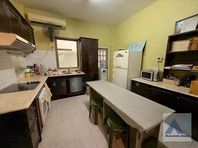 Home Office 4 Bedrooms House for Rent in Sukhumvit, Bangkok near BTS Thong Lo at Sukhumvit Villa, Bangkok, Khong Tan, Khlong Toei, Bangkok, 4 Bedrooms, 350 sqm, Single Detached House For Rent, by Accom Asia, 500491868 - DDproperty.com