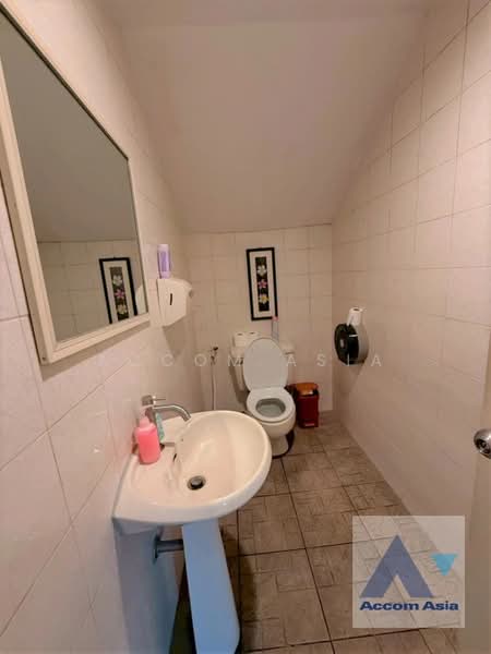 Home Office 4 Bedrooms House for Rent in Sukhumvit, Bangkok near BTS Thong Lo at Sukhumvit Villa, Bangkok, Khong Tan, Khlong Toei, Bangkok, 4 Bedrooms, 350 sqm, Single Detached House For Rent, by Accom Asia, 500491868 - DDproperty.com