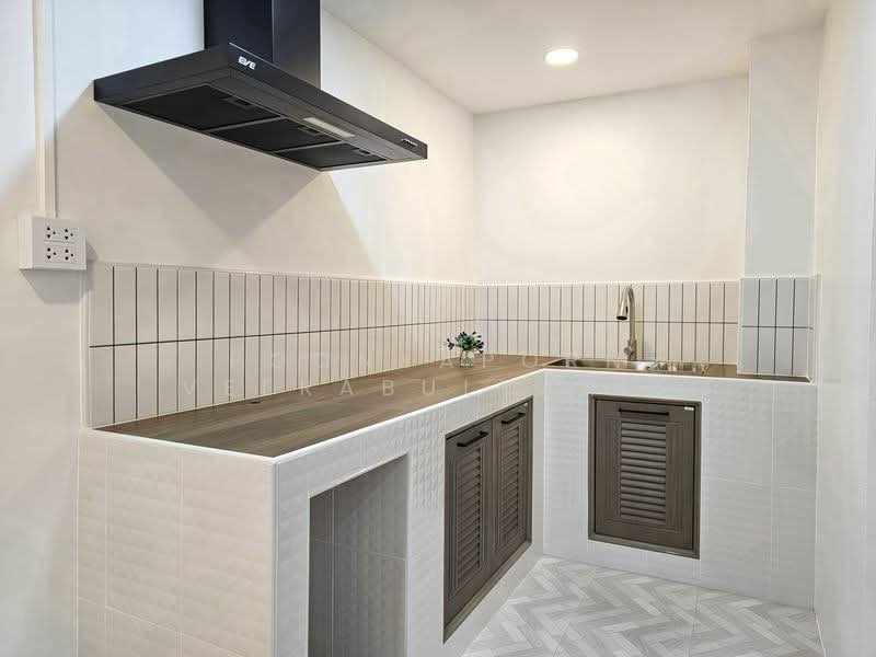 ทาวน์เฮ้าส์ : ซอยเรวดี 57 นนทบุรี, Nonthaburi, Talat Kwan, Muang Nonthaburi, Nonthaburi, 3 Bedrooms, 136 sqm, Townhouse For Sale, by Poonyaporn Veerabulyarit, 500491884 - DDproperty.com