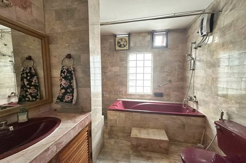 เมืองเอก, Pathum Thani, ถนนเอกบูรพา, Lak Hok, Muang Pathum Thani, Pathum Thani, 4 Bedrooms, 300 sqm, Single Detached House For Sale, by คุณนนท์, 500491913 - DDproperty.com