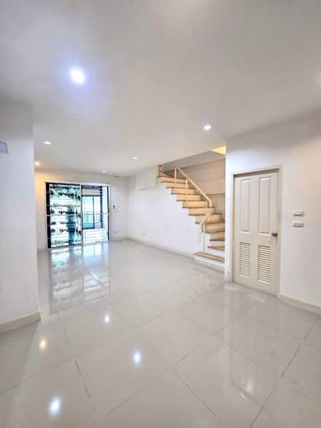 เดอะเซ็นทรัล 3 อัสสัมชัญ-ศรีราชา, Chon Buri (Pattaya), Surasak, Si Racha, Chon Buri (Pattaya), 2 Bedrooms, 115 sqm, Townhouse For Sale, by The Best Property ก้อย, 500492056 - DDproperty.com