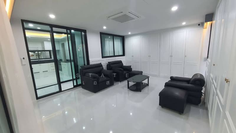ให้เช่าบ้านเดี่ยว 5 ห้องนอนสุดพิเศษ ย่านโชคชัย 4 | Pet Friendly | 165,000 บาท/เดือน, Bangkok, Lat Phrao, Bangkok, 5 Bedrooms, 350 sqm, Single Detached House For Sale, by ASAP ESTATE อะทรัพย์ เอสเตท, 500492111 - DDproperty.com