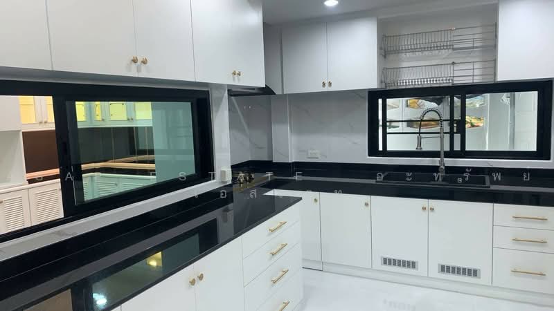 ให้เช่าบ้านเดี่ยว 5 ห้องนอนสุดพิเศษ ย่านโชคชัย 4 | Pet Friendly | 165,000 บาท/เดือน, Bangkok, Lat Phrao, Bangkok, 5 Bedrooms, 350 sqm, Single Detached House For Sale, by ASAP ESTATE อะทรัพย์ เอสเตท, 500492111 - DDproperty.com