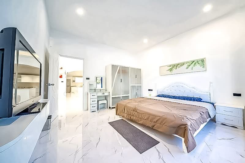 Premium House for Sale Thung Klom Tan Man 5Bed Private Pool, Chon Buri (Pattaya), Bang Lamung, Bang Lamung (Pattaya), Chon Buri (Pattaya), 5 Bedrooms, 350 sqm, Single Detached House For Sale, by PLC real estate, 500492117 - DDproperty.com