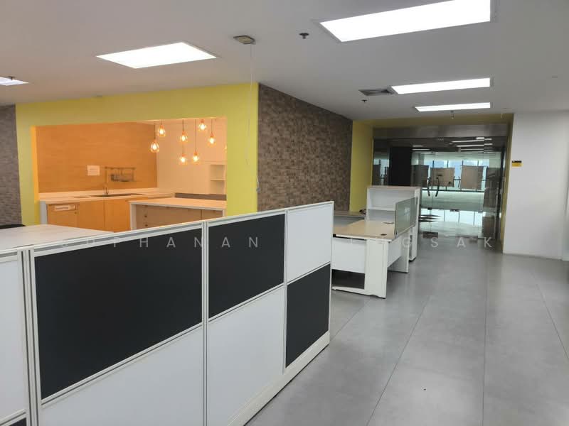 Lake Ratchada Office Complex, Bangkok, 193–195 Ratchadaphisek Road, Khlong Toei, Bangkok, , 672 sqm, Office Space For Rent, by Suphanan Saengsak, 500492138 - DDproperty.com
