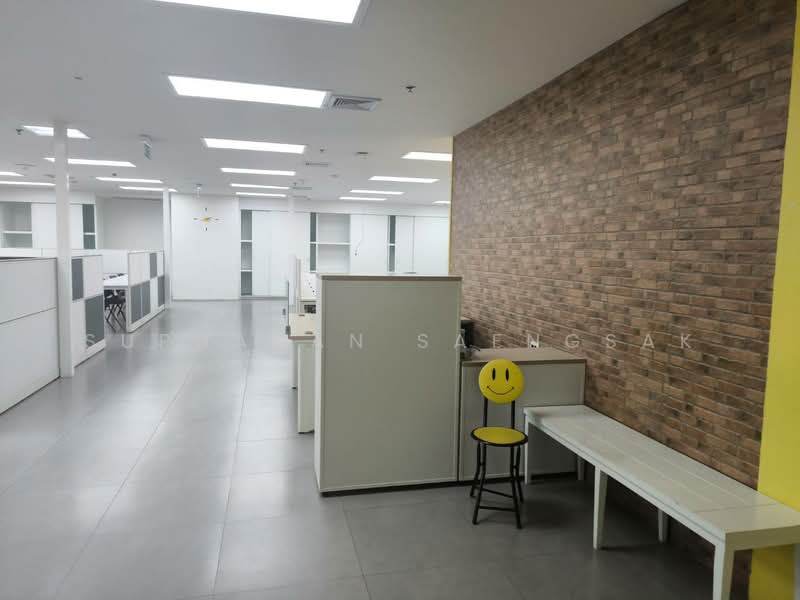 Lake Ratchada Office Complex, Bangkok, 193–195 Ratchadaphisek Road, Khlong Toei, Bangkok, , 672 sqm, Office Space For Rent, by Suphanan Saengsak, 500492138 - DDproperty.com