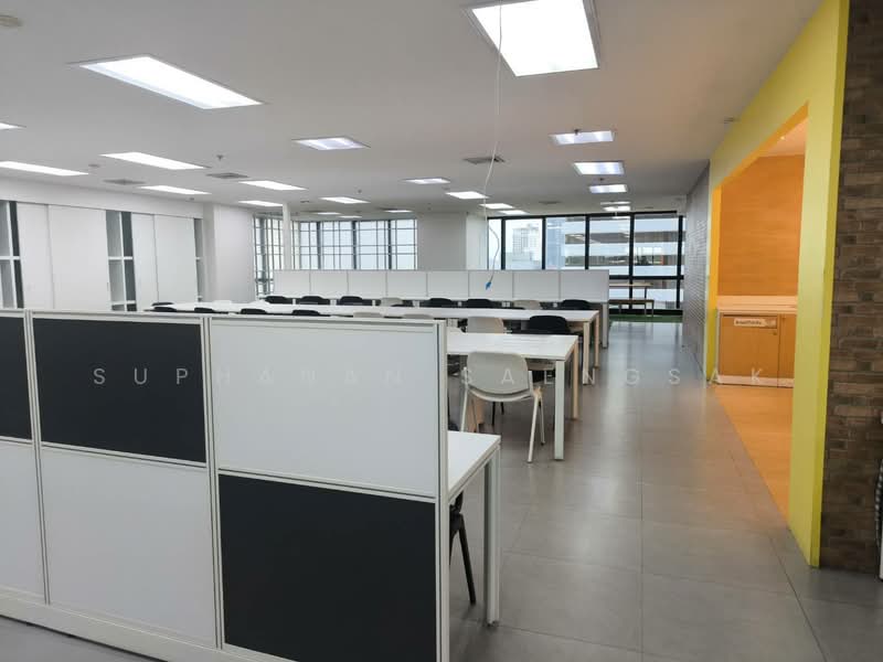 Lake Ratchada Office Complex, Bangkok, 193–195 Ratchadaphisek Road, Khlong Toei, Bangkok, , 672 sqm, Office Space For Rent, by Suphanan Saengsak, 500492138 - DDproperty.com