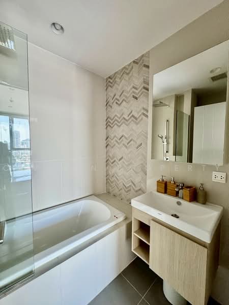 Oka Haus Sukhumvit 36, Bangkok, 3399 Rama 4 Road, Khong Tan, Khlong Toei, Bangkok, 1 Bedroom, 35 sqm, Condo For Rent, by Caveman Property, 500492384 - DDproperty.com