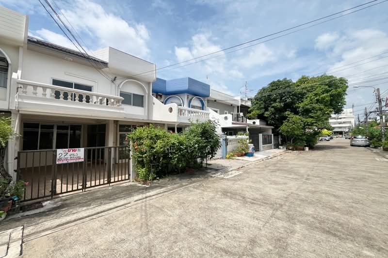 ขายทาวน์เฮาส์ 2 ชั้น ถนนลาดพร้าว ซอยลาดพร้าว 65/1 ใกล้รถไฟฟ้าสายสีเหลือง-ทางด่วนฉลองรัช, กรุงเทพ, ถนนลาดพร้าว, วังทองหลาง, กรุงเทพ, 140 ตร.ม., ทาวน์เฮ้าส์ ขาย, โดย คุณเดย์, 500492450 - DDproperty.com