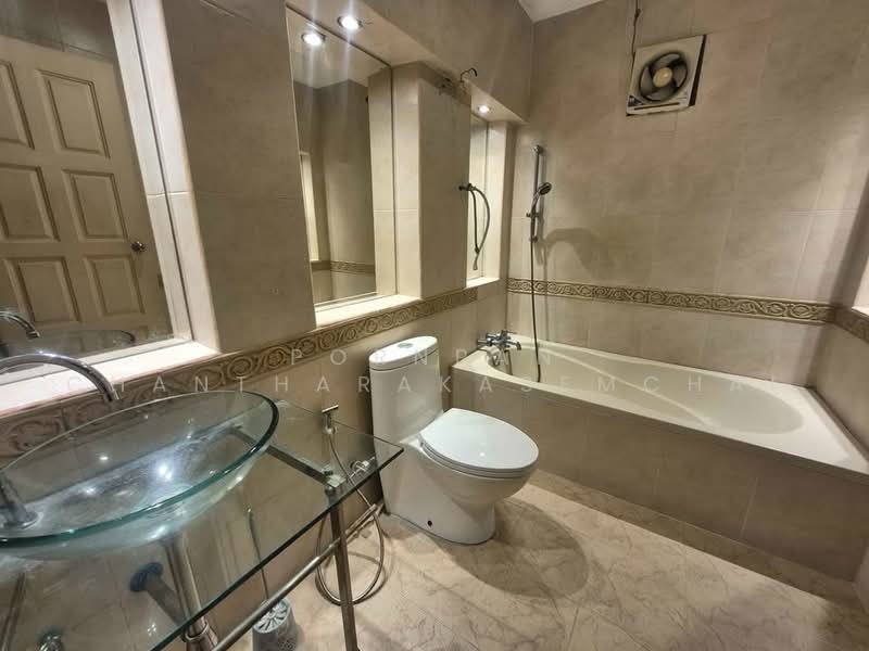 4-BR House, Bangkok, Huai Khwang, Bangkok, 4 Bedrooms, 445 sqm, Single Detached House For Sale, by Pornpan Chantharakasemchai, 500492658 - DDproperty.com