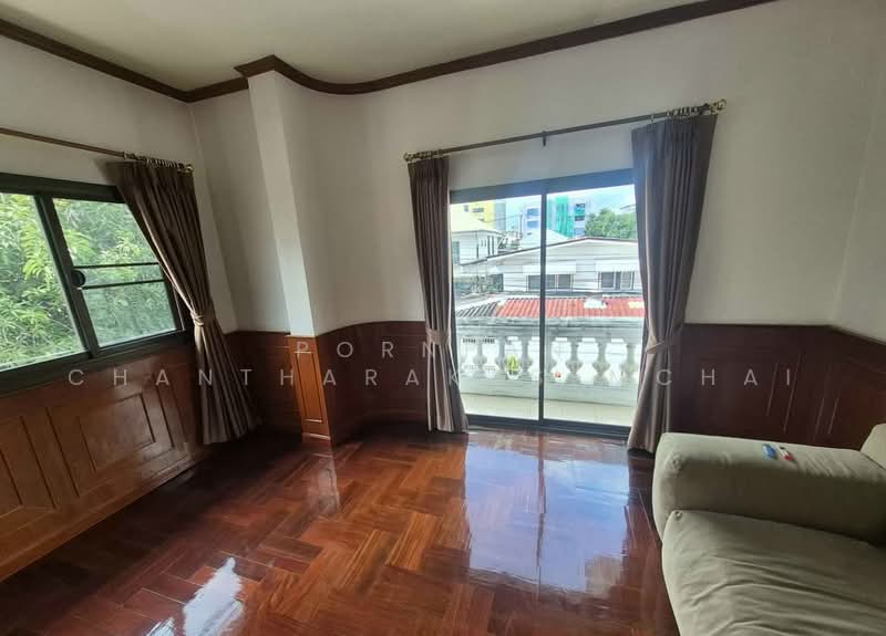 4-BR House, Bangkok, Huai Khwang, Bangkok, 4 Bedrooms, 445 sqm, Single Detached House For Sale, by Pornpan Chantharakasemchai, 500492658 - DDproperty.com