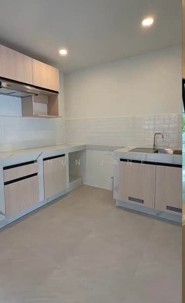 Areeya Mandarina Sukhumvit 77 : อารียา แมนดารีนา สุขุมวิท 77, กรุงเทพ, ถนนสุขุมวิท 77 (อ่อนนุช), สวนหลวง, กรุงเทพ, 225 ตร.ม., ทาวน์เฮ้าส์ ให้เช่า, โดย Khun Jane, 500492704 - DDproperty.com