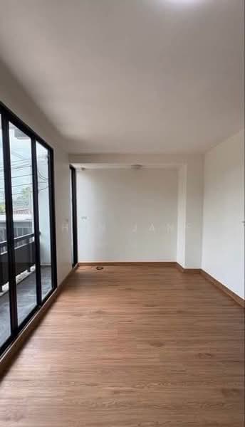 Areeya Mandarina Sukhumvit 77 : อารียา แมนดารีนา สุขุมวิท 77, กรุงเทพ, ถนนสุขุมวิท 77 (อ่อนนุช), สวนหลวง, กรุงเทพ, 225 ตร.ม., ทาวน์เฮ้าส์ ให้เช่า, โดย Khun Jane, 500492704 - DDproperty.com