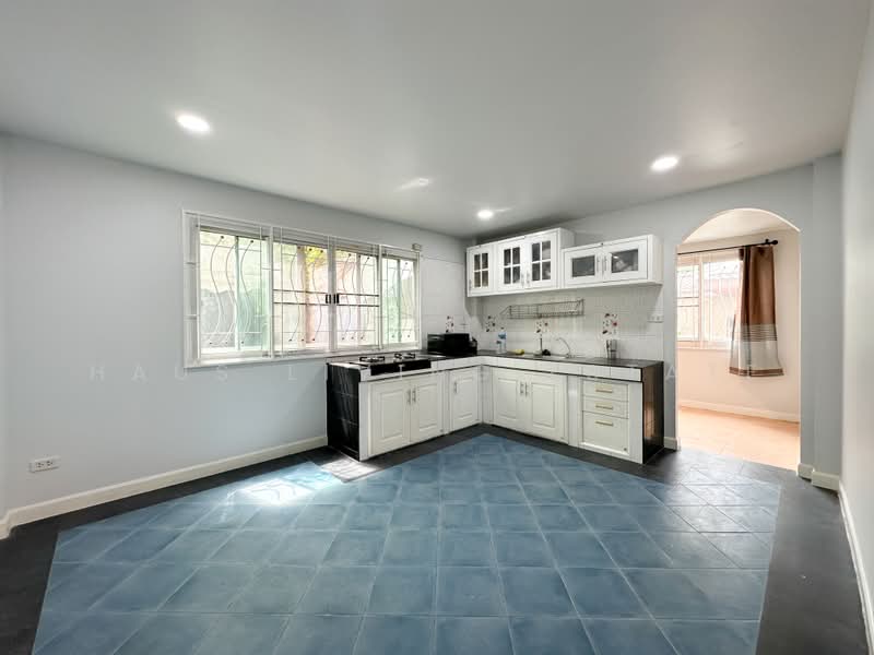 House with land, Soi R.P.Ch, Pathum Thani, Lak Hok, Muang Pathum Thani, Pathum Thani, 3 Bedrooms, 170 sqm, Single Detached House For Sale, by Haus Living Estate, 500492993 - DDproperty.com