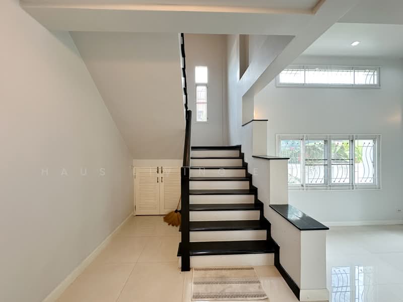 House with land, Soi R.P.Ch, Pathum Thani, Lak Hok, Muang Pathum Thani, Pathum Thani, 3 Bedrooms, 170 sqm, Single Detached House For Sale, by Haus Living Estate, 500492993 - DDproperty.com
