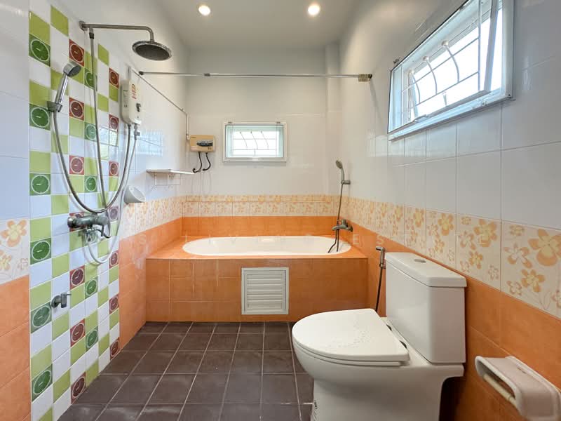 House with land, Soi R.P.Ch, Pathum Thani, Lak Hok, Muang Pathum Thani, Pathum Thani, 3 Bedrooms, 170 sqm, Single Detached House For Sale, by Haus Living Estate, 500492993 - DDproperty.com