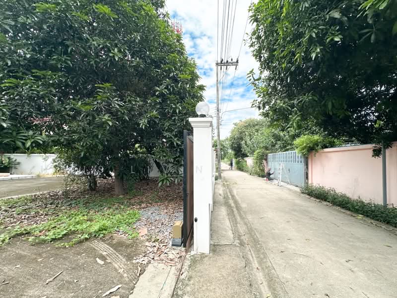House with land, Soi R.P.Ch, Pathum Thani, Lak Hok, Muang Pathum Thani, Pathum Thani, 3 Bedrooms, 170 sqm, Single Detached House For Sale, by Haus Living Estate, 500492993 - DDproperty.com