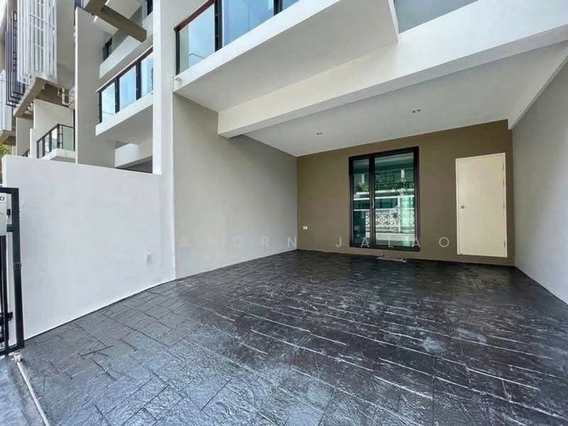 Bless Town Sukhumvit 50, Bangkok, Sukhumvit 50 Road, Phra Kanong, Khlong Toei, Bangkok, 3 Bedrooms, 82 sqm, Townhouse For Sale, by Sataporn Jalao, 500493019 - DDproperty.com