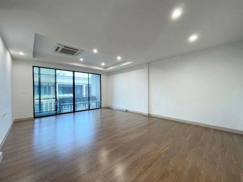 Bless Town Sukhumvit 50, Bangkok, Sukhumvit 50 Road, Phra Kanong, Khlong Toei, Bangkok, 3 Bedrooms, 82 sqm, Townhouse For Sale, by Sataporn Jalao, 500493019 - DDproperty.com