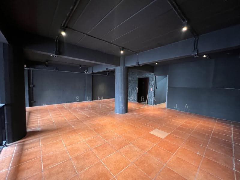 พื้นที่ให้เช่าทองหล่อ สุขุมวิท : Space for rent Thonglor, Sukhumvit, กรุงเทพ, คลองตันเหนือ, วัฒนา, กรุงเทพ, 200 ตร.ม., ตึกแถว-อาคารพาณิชย์ ให้เช่า, โดย Sumitara Sampattavanija, 500493026 - DDproperty.com