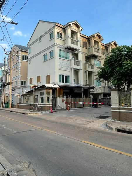 3-BR Townhouse, Bangkok, Chong Nonsi, Yan Nawa, Bangkok, 3 Bedrooms, 311 sqm, Townhouse For Sale, by Sataporn Jalao, 500493080 - DDproperty.com