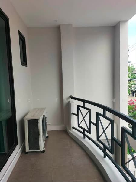 ทำเลซ.ศรีนครินทร์ 40 (ตรงข้ามซีคอน)ให้เช่าทาวน์โฮม 4 ชั้น มุม บ้านสวย เฟอร์ครบ พร้อมอยู่, Bangkok, ศรีนตรินทร์, Nong Bon, Prawet, Bangkok, 3 Bedrooms, 200 sqm, Townhouse For Rent, by บุษบา รัตนวงษ์ชัย, 500493187 - DDproperty.com