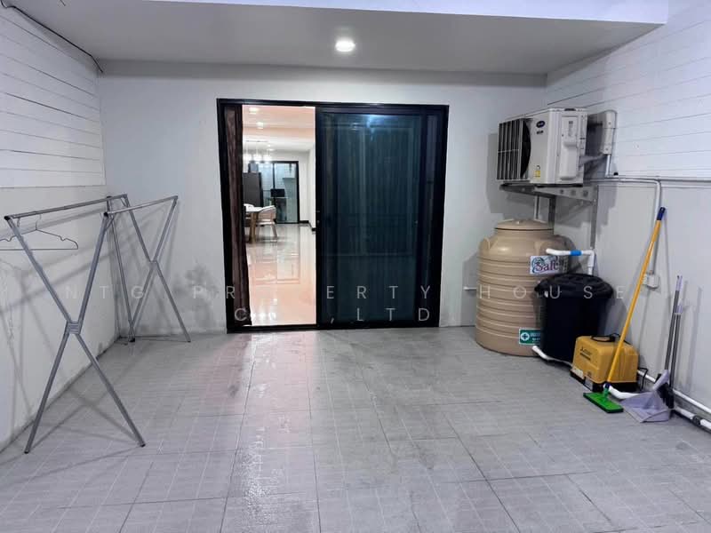 30,000.- NG536 ให้เช่าบ้านย่านห้วยขวาง ประชาราษฎร์บำเพ็ญ 13 บ้านพร้อมเฟอร์นิเจอร์ พร้อมเข้าอยู่, กรุงเทพ, ประชาราษฎร์บำเพ็ญ, ห้วยขวาง, กรุงเทพ, 110 ตร.ม., ทาวน์เฮ้าส์ ให้เช่า, โดย NTG Property House Co.,Ltd., 500493277 - DDproperty.com