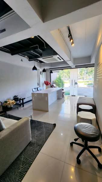 ให้เช่าอาคารพาณิชย์1ห้อง3.5ชั้น บนสถานี MRT รัชดา1, Bangkok, Din Daeng, Bangkok, , 172 sqm, Shophouse For Rent, by Forty-Six Real Estate Group, 500493342 - DDproperty.com