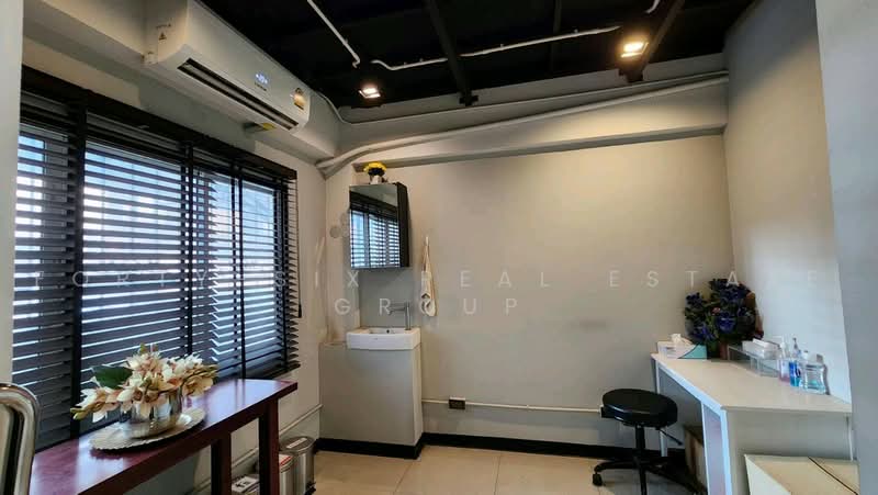 ให้เช่าอาคารพาณิชย์1ห้อง3.5ชั้น บนสถานี MRT รัชดา1, Bangkok, Din Daeng, Bangkok, , 172 sqm, Shophouse For Rent, by Forty-Six Real Estate Group, 500493342 - DDproperty.com