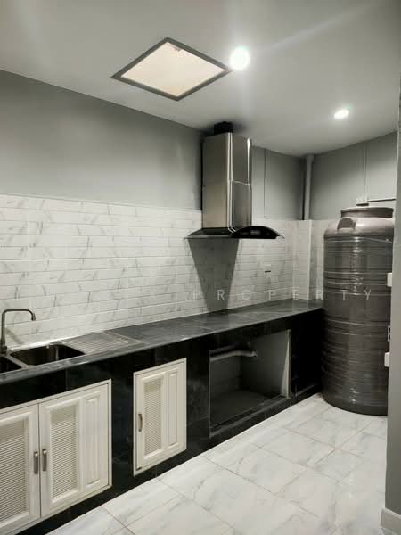 Rung Chareon Village, Chokchai 4, Soi 3, Bangkok, โชคชัย, Saphan Song, Wang Thonglang, Bangkok, 2 Bedrooms, 180 sqm, Townhouse For Sale, by Connex Property, 500493431 - DDproperty.com