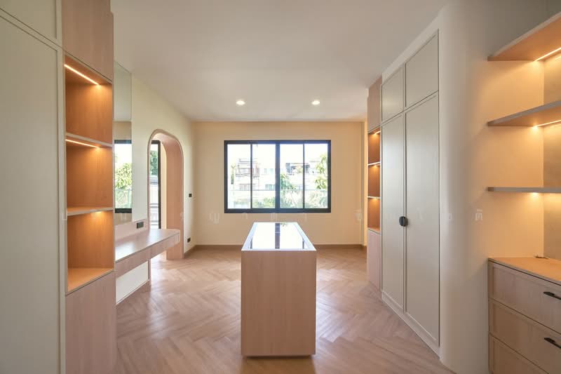 House Chokchai 4, Bangkok, โชคชัย 4 ซอย 42, Lat Phrao, Bangkok, 4 Bedrooms, 200 sqm, Single Detached House For Rent, by ปรินทร์ญาดา ชิณโชติ, 500493459 - DDproperty.com