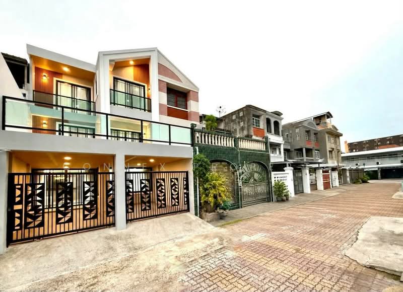 House Phetkasem 68, Bangkok, เพชรเกษม, Bang Khae, Bangkok, 5 Bedrooms, 21 sqm, Townhouse For Sale, by Connex Property, 500493469 - DDproperty.com