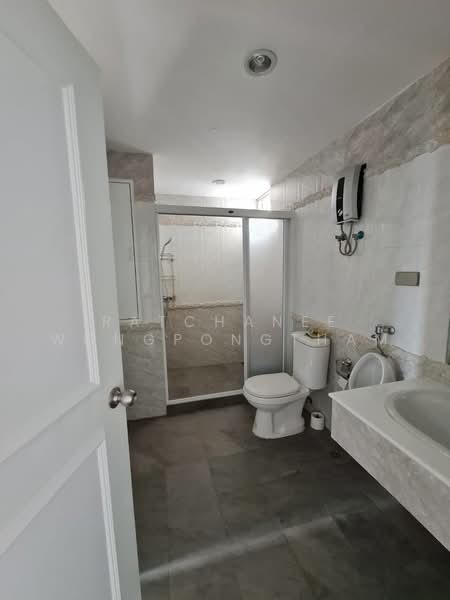 D.S. Tower 1 Sukhumvit 33, Bangkok, Soi Phrom Chit, Khlong Tan Nua, Watthana, Bangkok, 3 Bedrooms, 250 sqm, Condo For Rent, by Ratchanee Wongpongtham, 500493478 - DDproperty.com