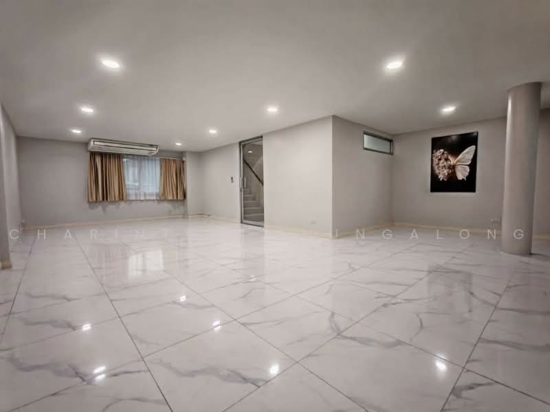 โฮมออฟฟิศ 4 ชั้น 3 ห้องนอน at ลาดพร้าว 80 ใกล้ MRT สายสีเหลือง สถานีลาดพร้าว 83, กรุงเทพ, วังทองหลาง, กรุงเทพ, 350 ตร.ม., ทาวน์เฮ้าส์ ให้เช่า, โดย Charinthip Phungalong, 500493516 - DDproperty.com