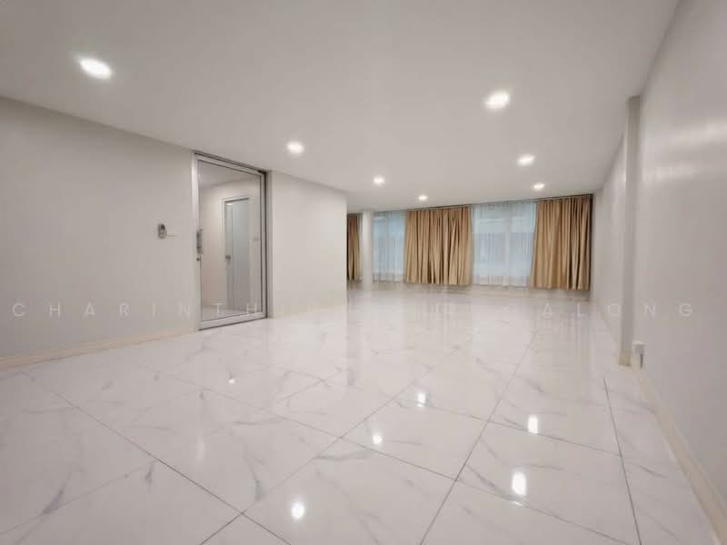 โฮมออฟฟิศ 4 ชั้น 3 ห้องนอน at ลาดพร้าว 80 ใกล้ MRT สายสีเหลือง สถานีลาดพร้าว 83, กรุงเทพ, วังทองหลาง, กรุงเทพ, 350 ตร.ม., ทาวน์เฮ้าส์ ให้เช่า, โดย Charinthip Phungalong, 500493516 - DDproperty.com