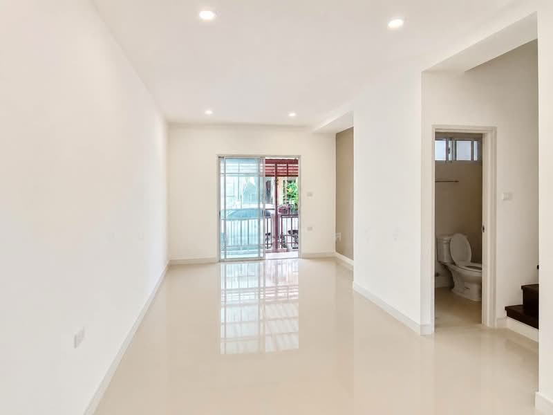 I Leaf Town 2 Pracha Uthit 90, Samut Prakan, Ban Khlong Suan, Phra Samut Jadee, Samut Prakan, 4 Bedrooms, 120 sqm, Townhouse For Sale, by สมโพธิ เทศวิรัช, 500493522 - DDproperty.com