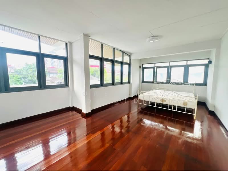NG543 ขาย หรือ ให้เช่า บ้านเดี่ยว ใจกลางย่านประชานิเวศน์ 1 เหมาะอยู่อาศัยและทำออฟฟิต จอดรถได้หลายคัน, Bangkok, ประชานิเวศน์1, Lat Yao, Chatuchak, Bangkok, 3 Bedrooms, 200 sqm, Single Detached House For Rent, by NTG Property House Co.,Ltd., 500493544 - DDproperty.com