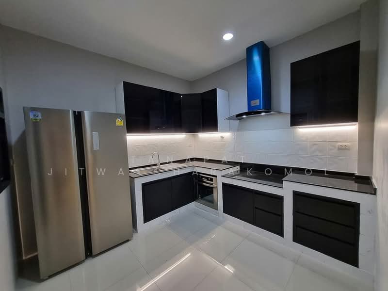 Grand Bangkok Boulevard Sathorn : แกรนด์ บางกอก บูเลอวาร์ด สาทร, กรุงเทพ, 48 93 ซอย 15, บางแค, กรุงเทพ, 400 ตร.ม., คอนโด ให้เช่า, โดย Tanapat Jitwatcharakomol, 500493748 - DDproperty.com