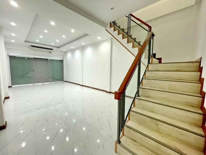 3-BR Townhouse, Bangkok, Praborommaharatchawang, Phra Nakhon, Bangkok, 3 Bedrooms, 160 sqm, Townhouse For Rent, by Boonraksa Sopak, 500493764 - DDproperty.com