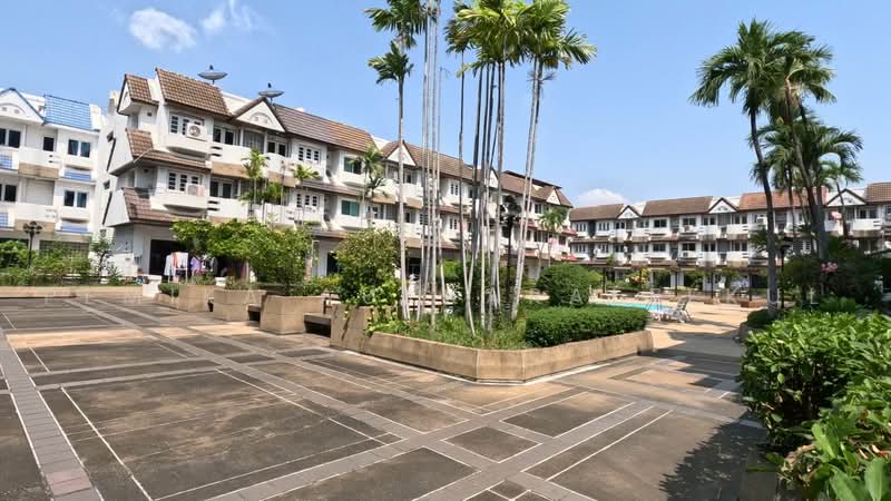 Regent 71 Place, Bangkok, Phra Kanong Nua, Watthana, Bangkok, 4 Bedrooms, 350 sqm, Townhouse For Sale, by Pemika Aukkaraleekul, 500493807 - DDproperty.com
