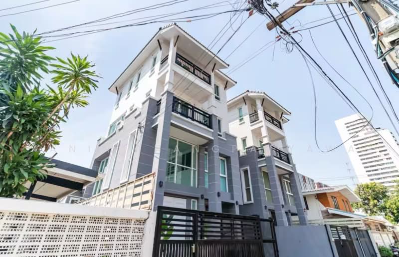 ทาวน์เฮ้าส์ 3-ห้องนอน, กรุงเทพ, คลองตันเหนือ, วัฒนา, กรุงเทพ, 178 ตร.ม., ทาวน์เฮ้าส์ ให้เช่า, โดย Kanin Thangpanyawa, 500493814 - DDproperty.com