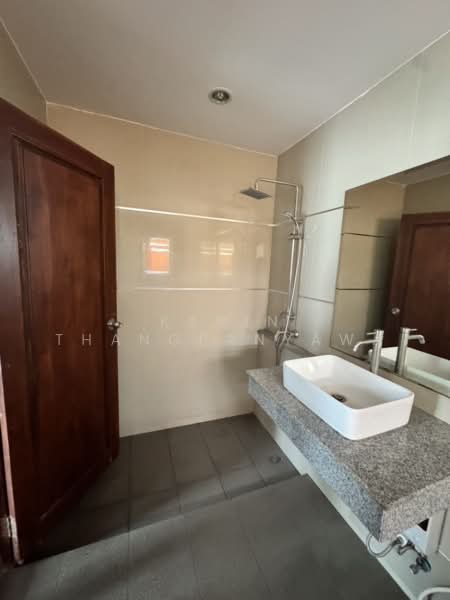 3-BR Townhouse, Bangkok, Khlong Tan Nua, Watthana, Bangkok, 3 Bedrooms, 178 sqm, Townhouse For Rent, by Kanin Thangpanyawa, 500493814 - DDproperty.com